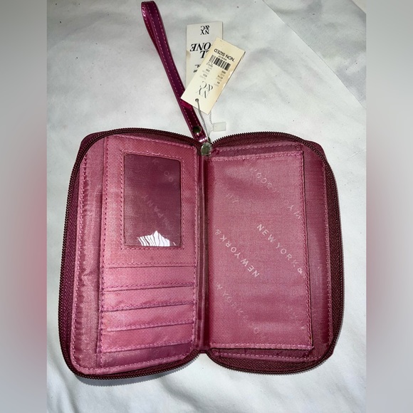 NWT NY& Co hot pink metallic bifold wristlet - Picture 4 of 10